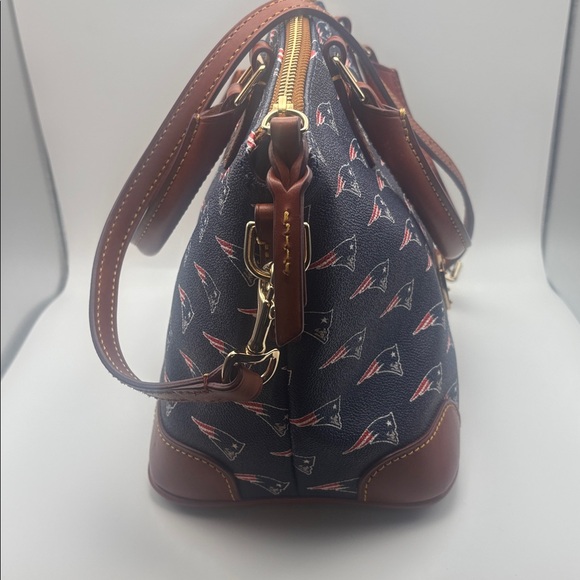 Dooney & Bourke NFL New England Patriots Charli Satchel, excellent condition - Picture 6 of 14